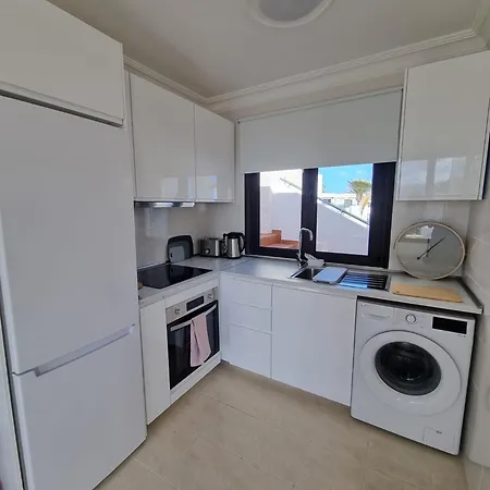 2 Bedroom Floor Close To *
