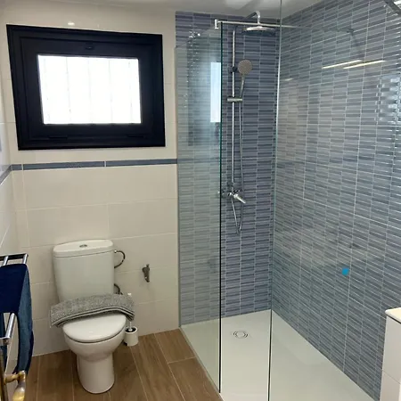 2 Bedroom Floor Close To Apartment *