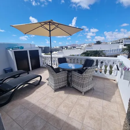 2 Bedroom Floor Close To Apartment *