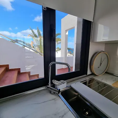 Apartment 2 Bedroom Floor Close To *