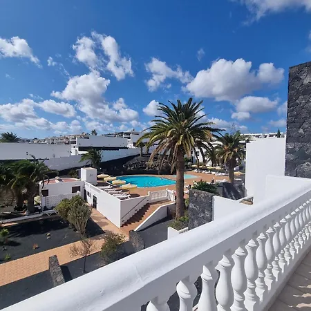 2 Bedroom Floor Close To *